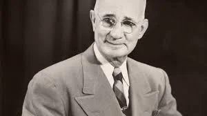 Napoleon Hill Autor. Jose Puentes Consultor en Marketing Digital soyjosepuentes
